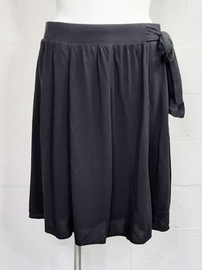 Retro Chic By Torrid Black Swing Skirt with Side Tie